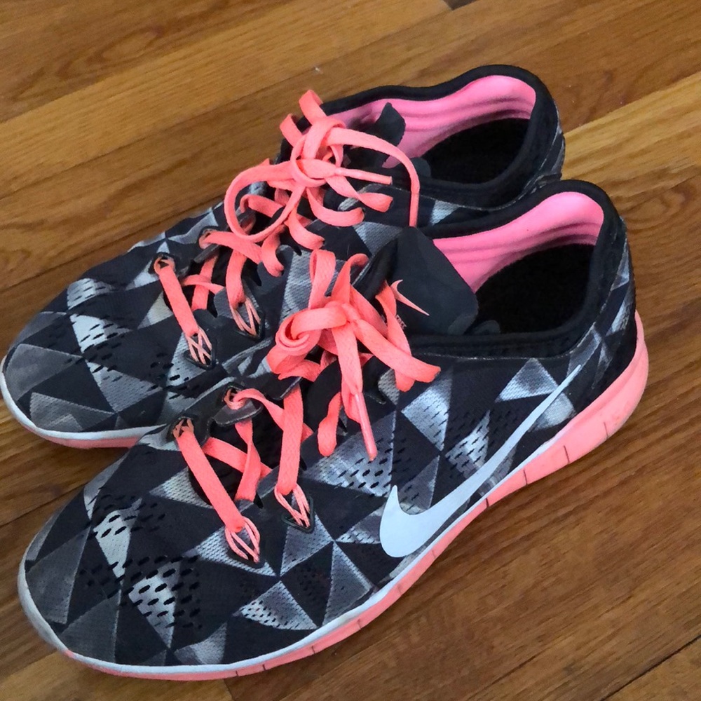 Salmon pink nike free 5.0